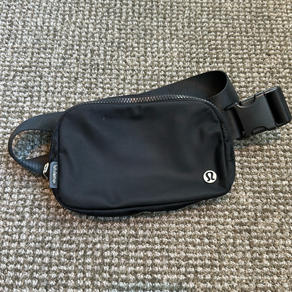 LULULEMON CROSSBODY BAG
